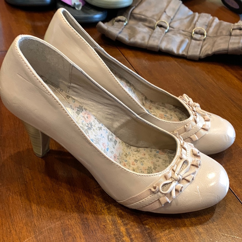 Mudd heels nude. Size 8m